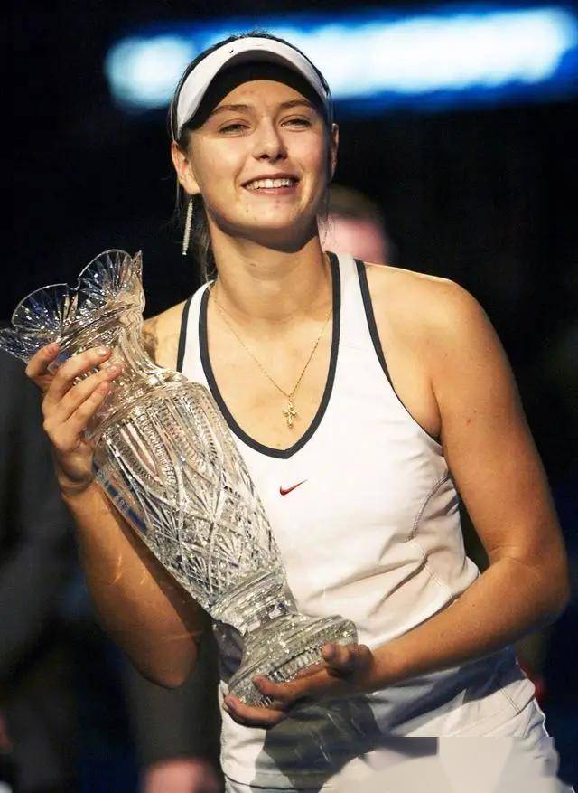 开云官网-莎拉波娃重返赛场,锐不可当首场状态出色,C9观众沸腾!的简单介绍